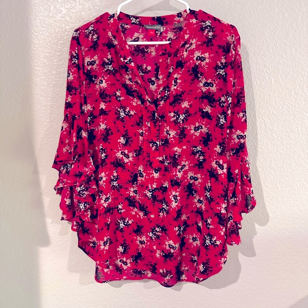 Pretty Vince Camuto Top
